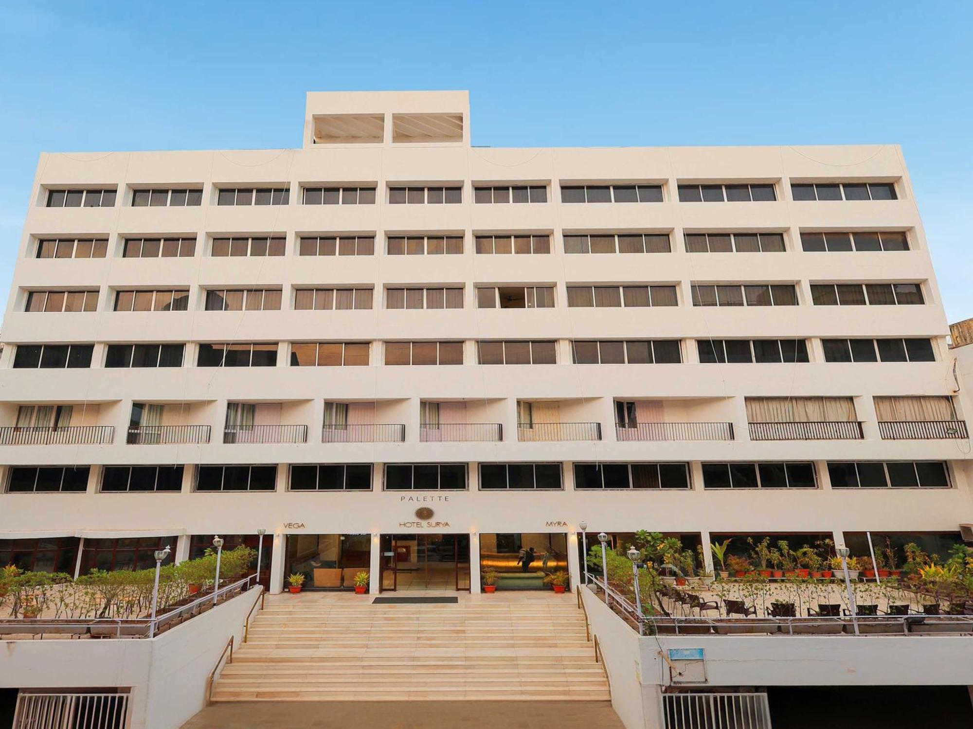 Palette Hotel Surya Vadodara Kültér fotó