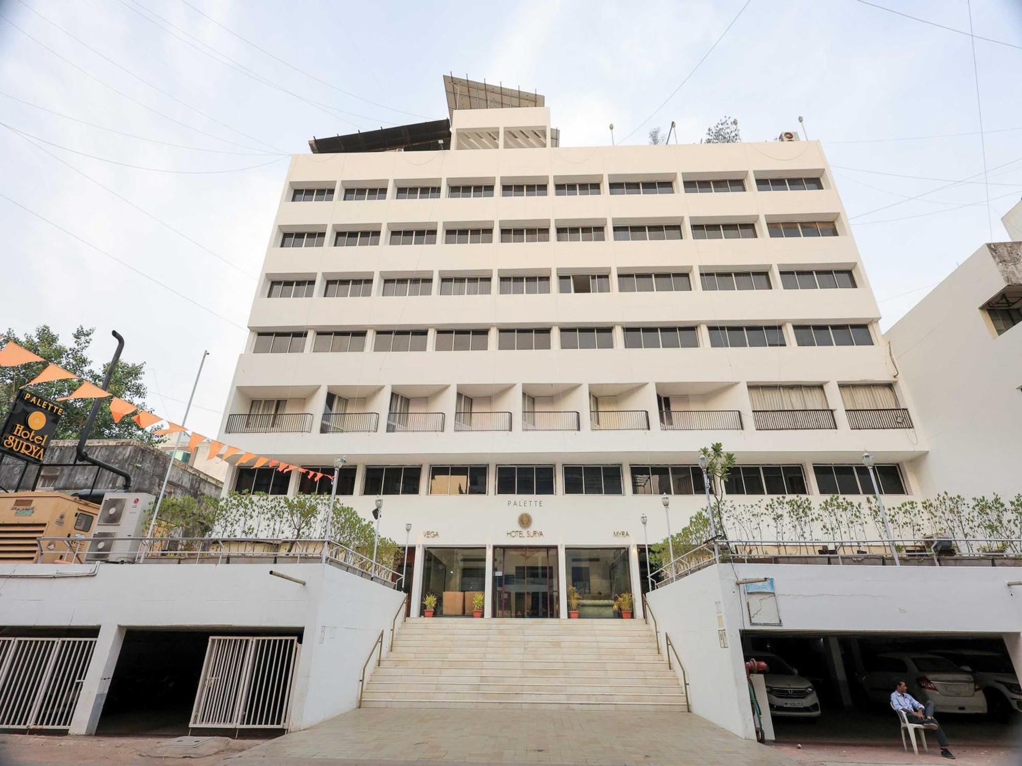 Palette Hotel Surya Vadodara Kültér fotó