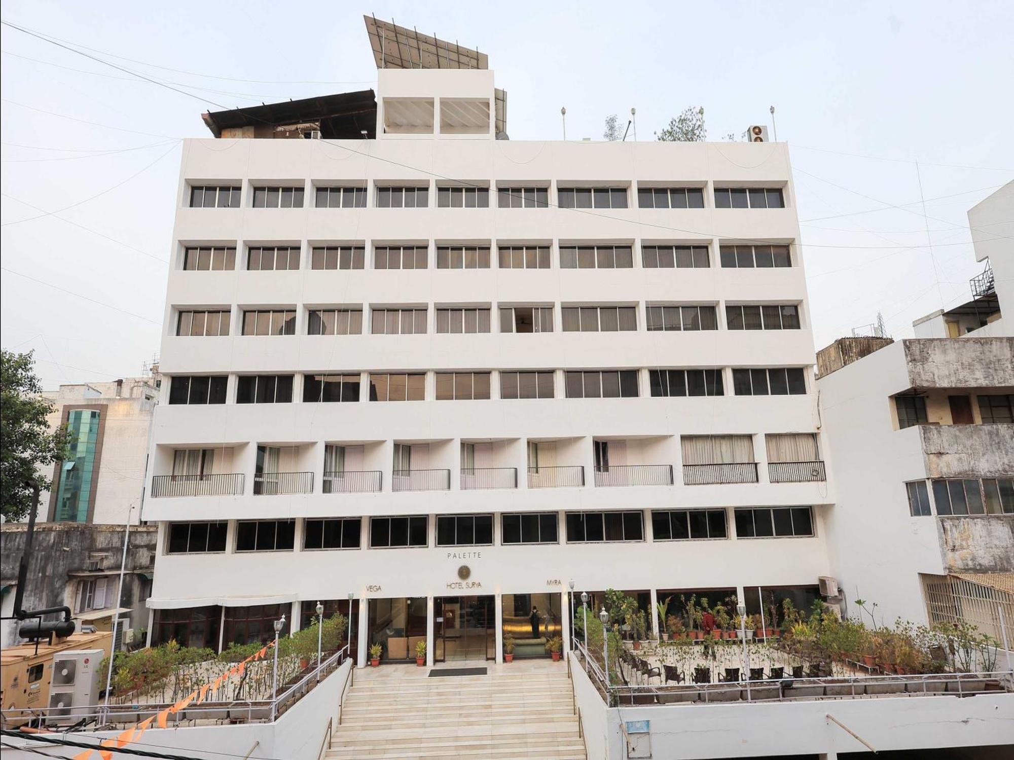 Palette Hotel Surya Vadodara Kültér fotó