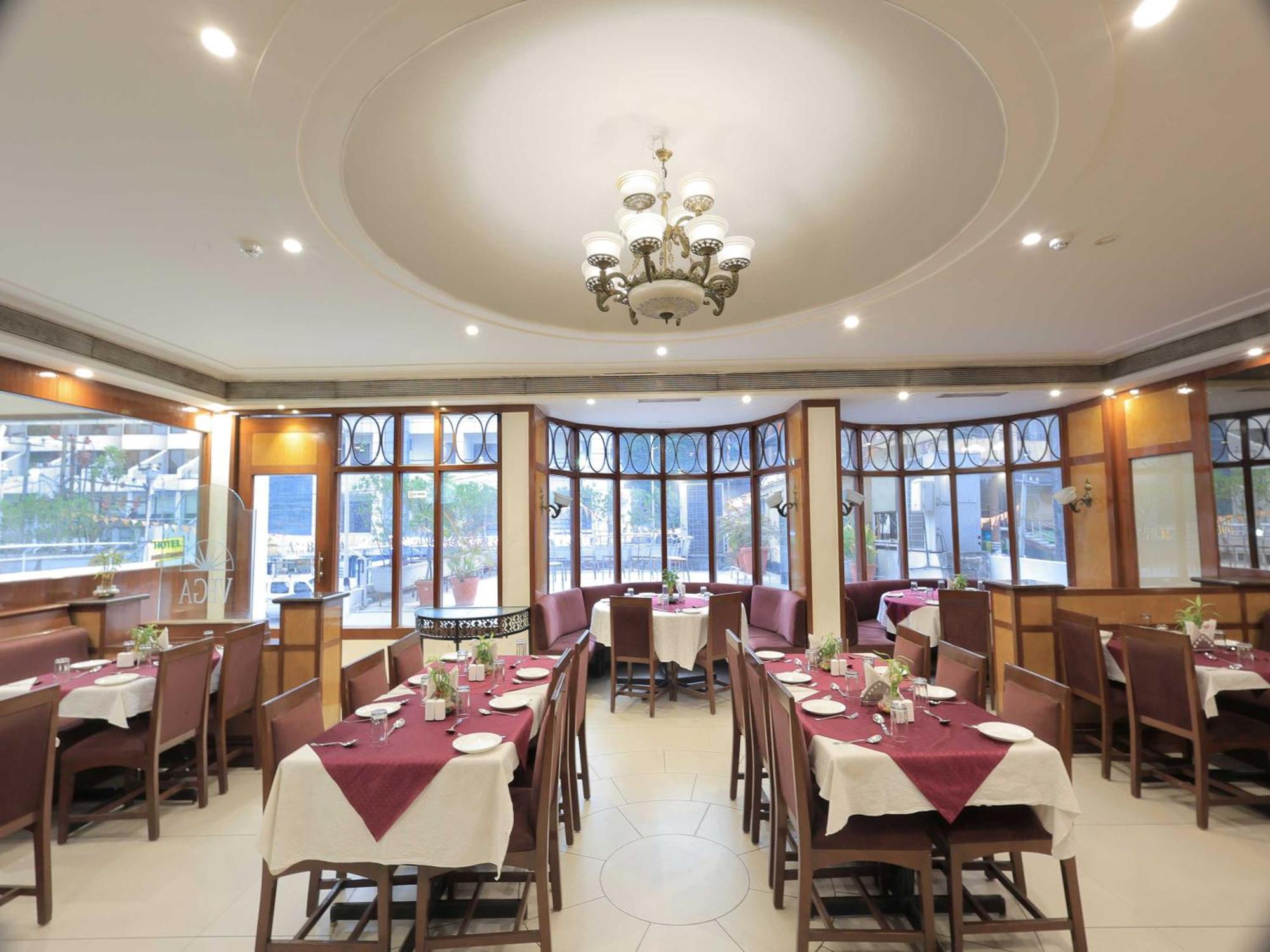 Palette Hotel Surya Vadodara Kültér fotó